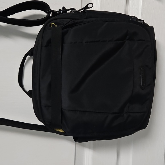 Pacsafe Metrosafe RFID Crossbody Shoulder Anti-theft Travel Bag - Black - Picture 1 of 16